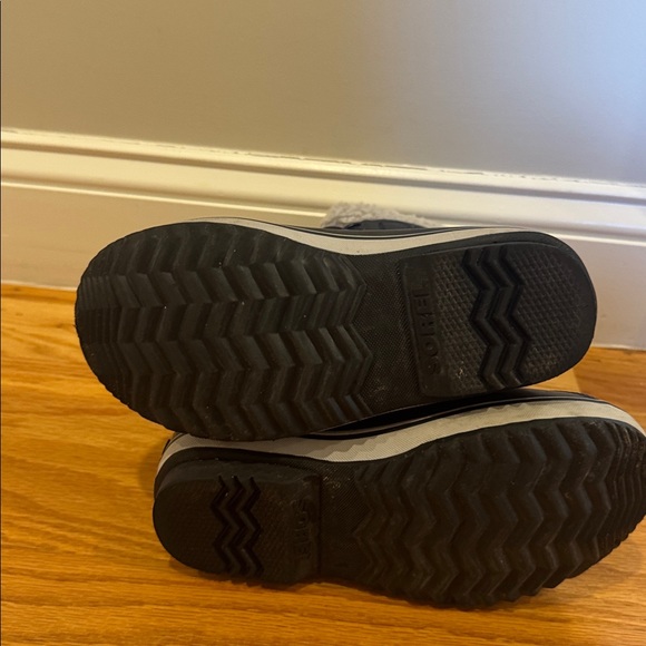 Kids size 2 Sorel Snow Boots - Blue and Black - Picture 2 of 2